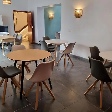 Compass House Хостел *