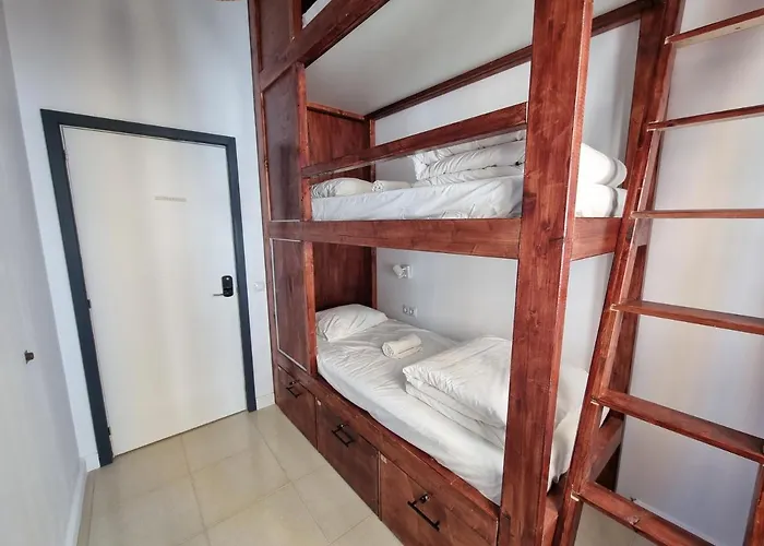 Compass House Albergue *