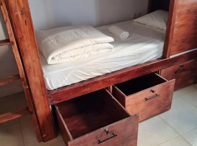 Compass House Albergue *