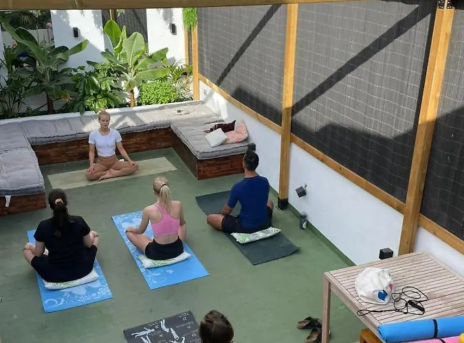 Compass House Albergue *