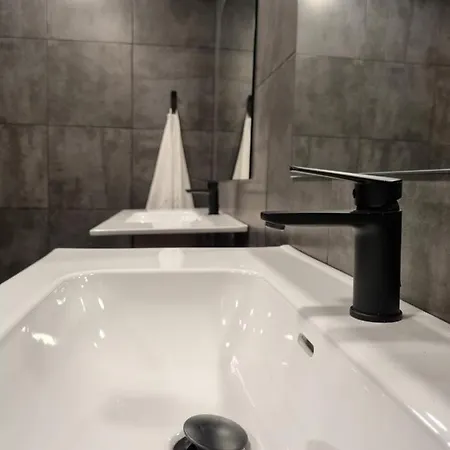 بيت شباب Compass House *