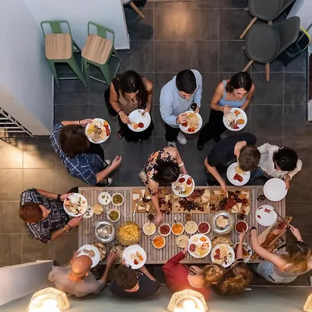 Compass House Хостел *