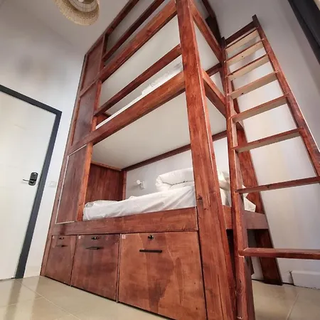 بيت شباب Compass House *