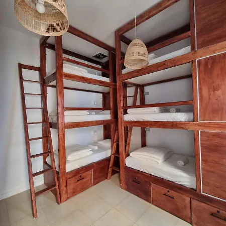 Compass House بيت شباب *