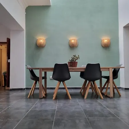旅馆 Compass House